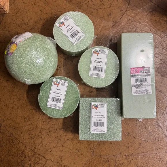 Set Of 6 Floral Foam Pieces - Picture 1 of 5